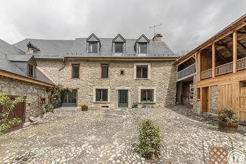 Gîte pour 11 personnes, avec piscine et jardin à Cazeaux-de-Larboust