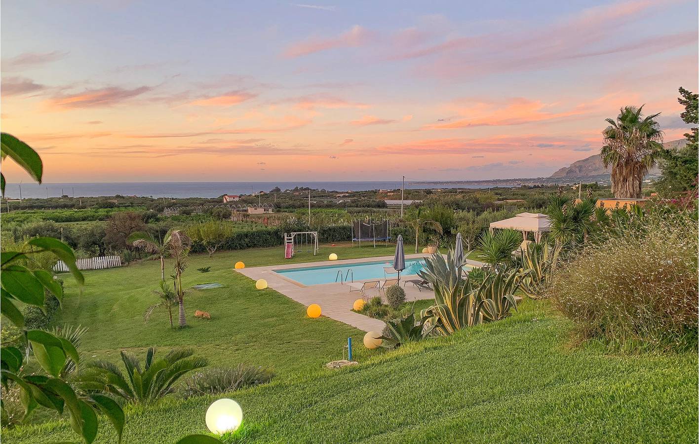 240qm Wohnung am Strand mit Pool, Terrasse und Parkplatz in Partinico, Palermo Provinz