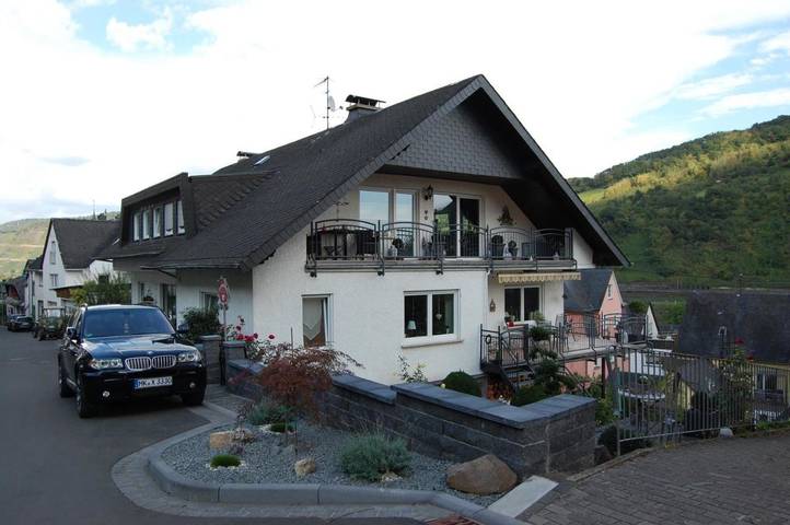 Ferienwohnung für 2 Personen, mit Balkon und Terrasse sowie Garten und Ausblick