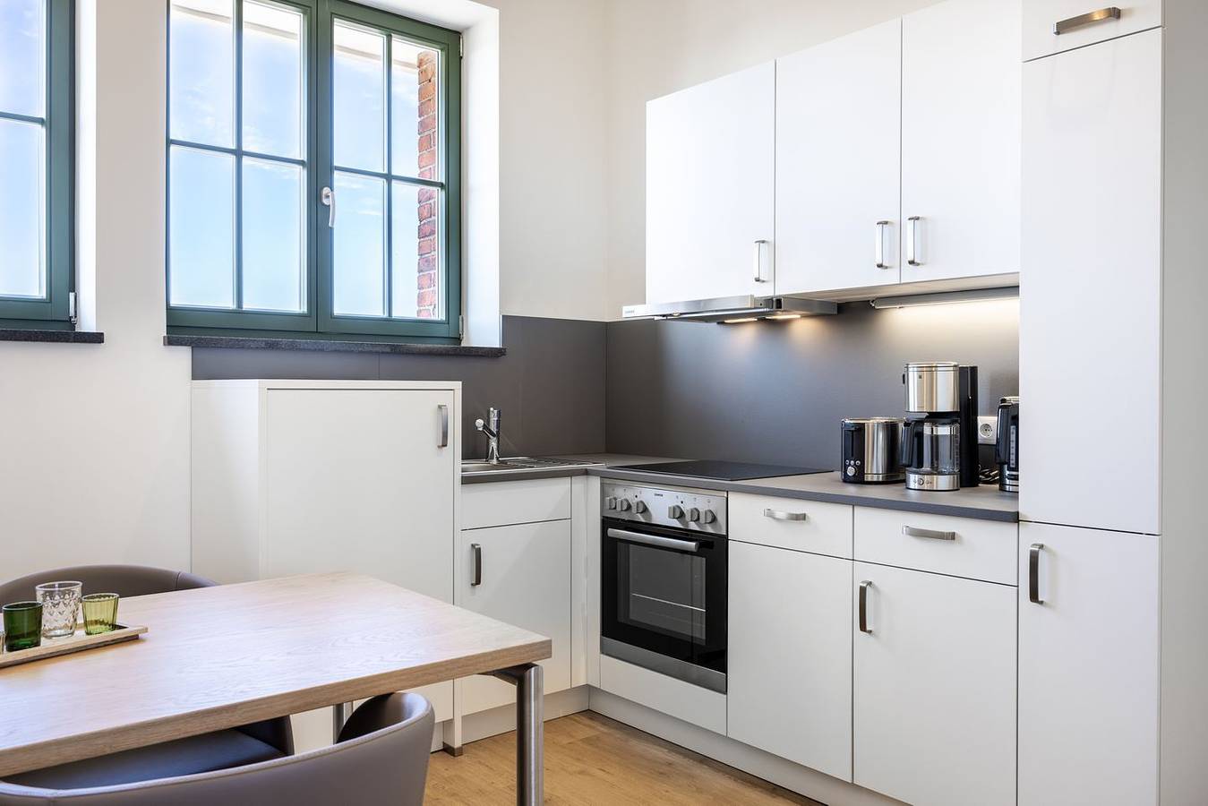 Ganze Wohnung, Lichtdurchflutetes Hafenapartment mit Panoramaausblick, Dachterrasse und Balkon in Wismar, Nordwestmecklenburg (Wismar und Umgebung)