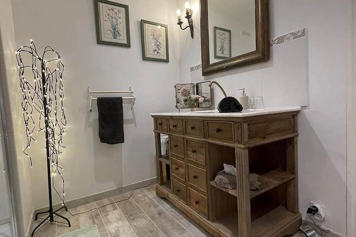 Mandelzimmer mit Whirlpoolbad in Le Plan-de-la-Tour, Mittelmeerküste (Frankreich)