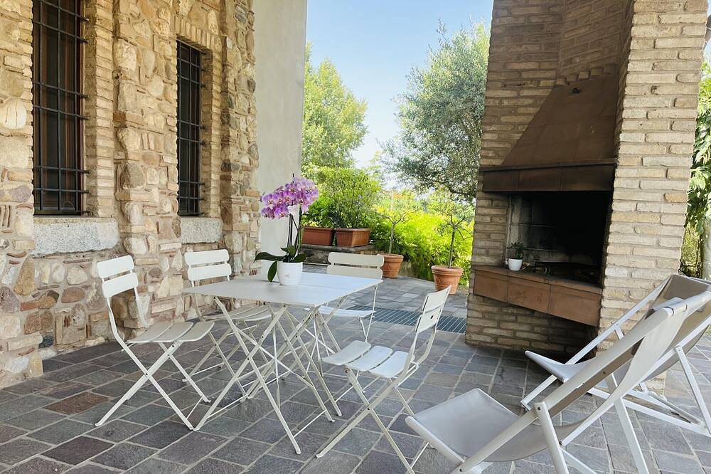 Villa-Eigenes Badezimmer in Monzambano, Mantua Provinz