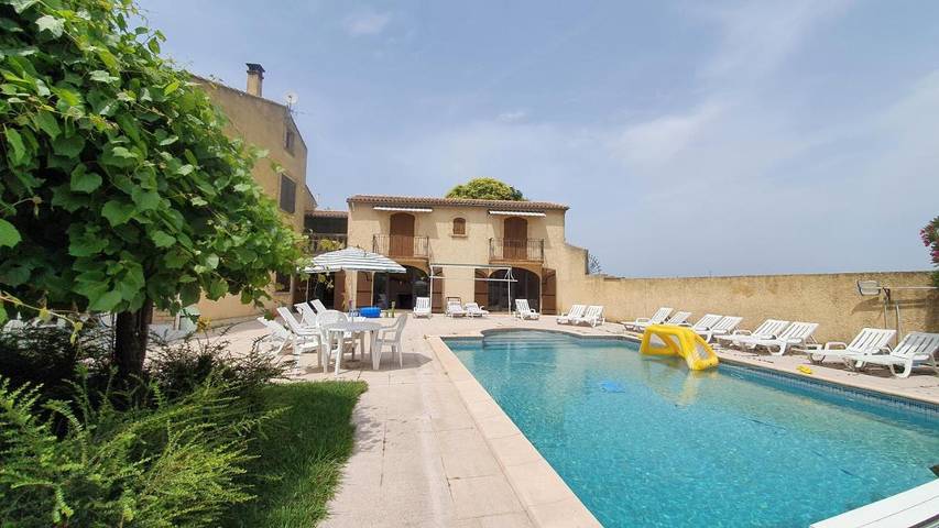 Appartement de vacances pour 5 personnes, avec vue ainsi que piscine et jardin