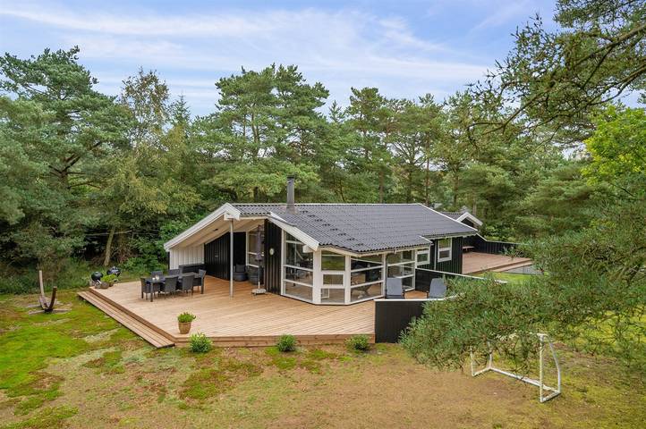 Feriehus for 6 personer, med terrasse og sauna i Hou