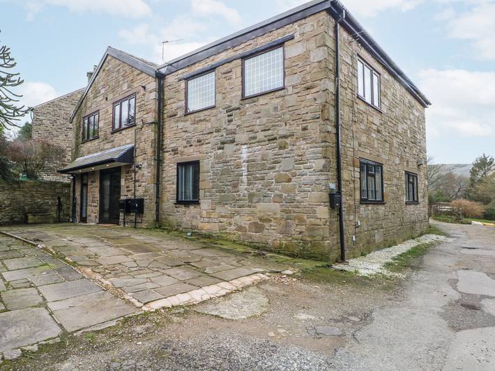 2 Manorhouse Farm in Rochdale, Grand Manchester
