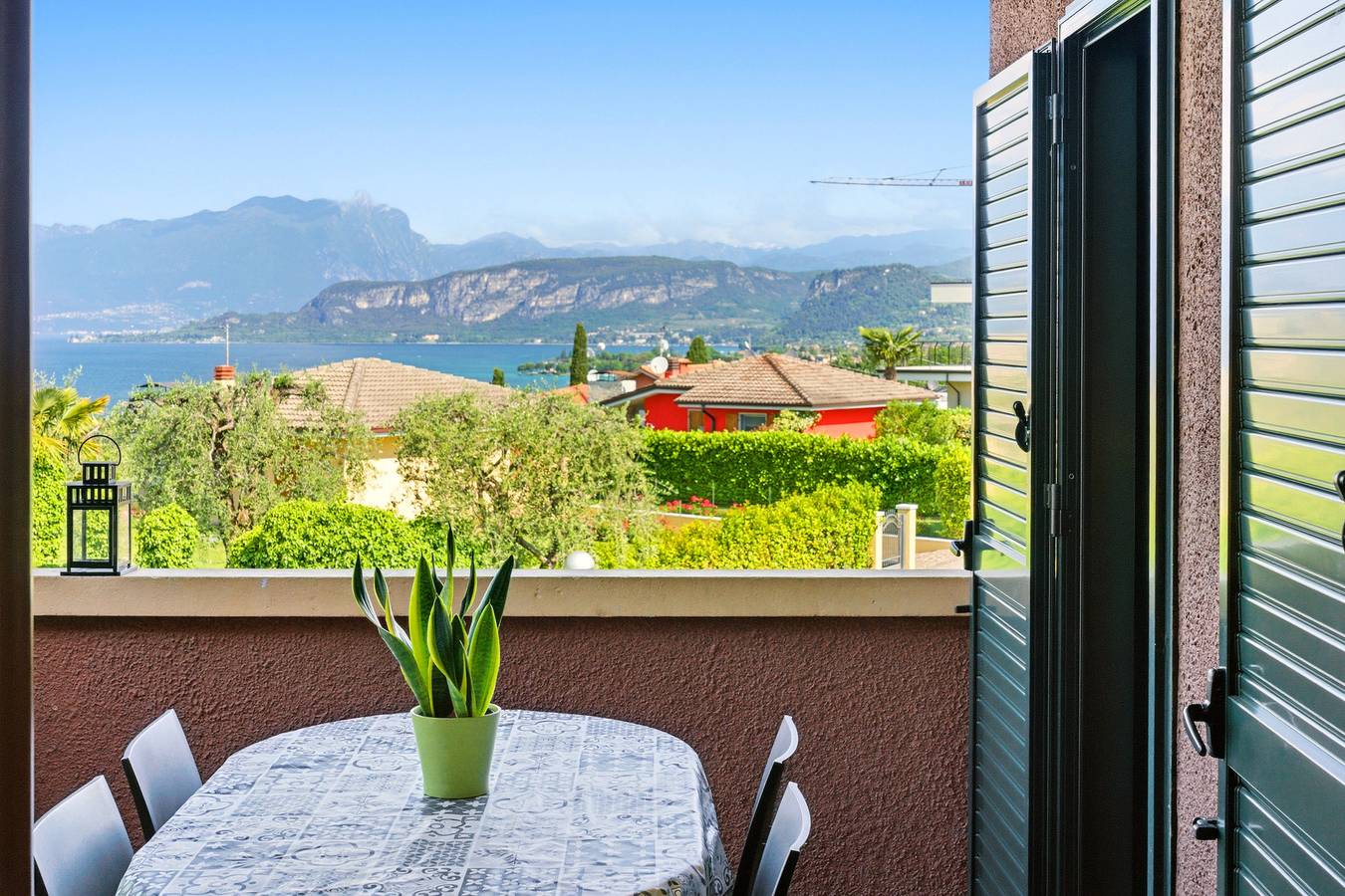 Entire apartment, Regarda - Apartment Blue View 3 with lake view and pool in Cisano, Bardolino