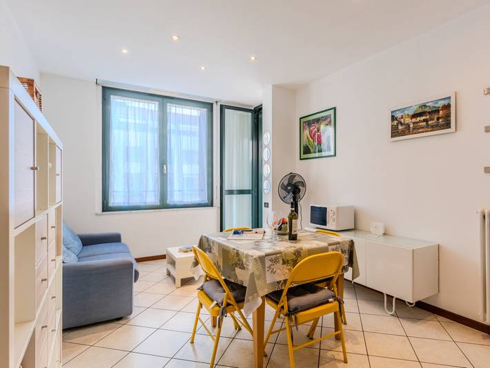 Vacation rental for 2 people, with balcony and view in Como
