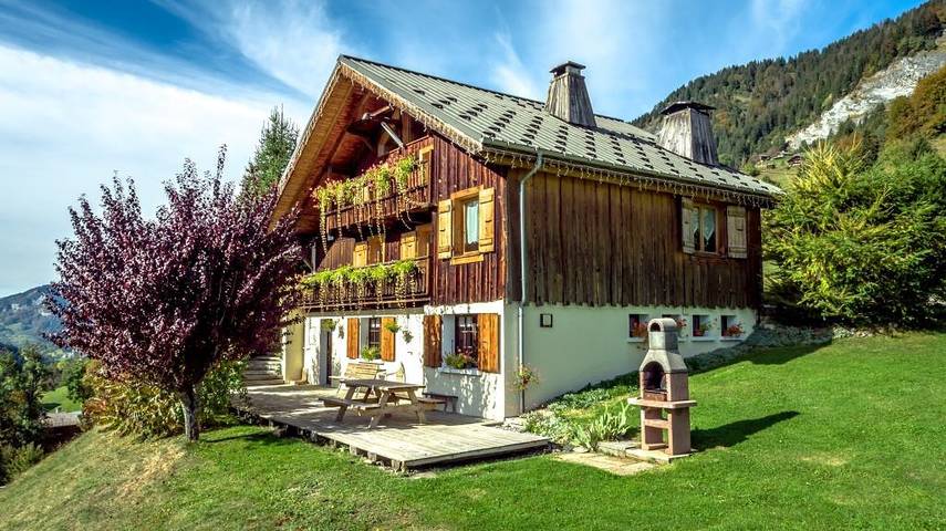 Gîte pour 8 personnes, avec Terrasse ainsi que Jardin et Piscine
