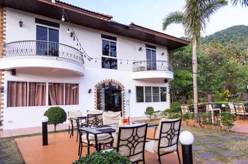 Maison d’hôte pour 2 personnes, avec jardin ainsi que piscine et terrasse, animaux acceptés à Kamala Beach