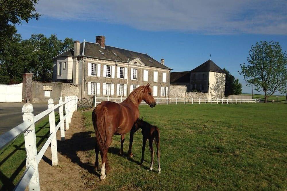 Appartement entier, Gîte à la campagne dans joli corps de ferme in May-en-Multien, Seine-et-Marne
