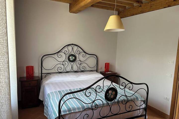 Leccino Honey Moon Haus mit Pool und Jacuzzi, AC, WIFI Bio-Küche Garten in Paciano, Perugia Provinz
