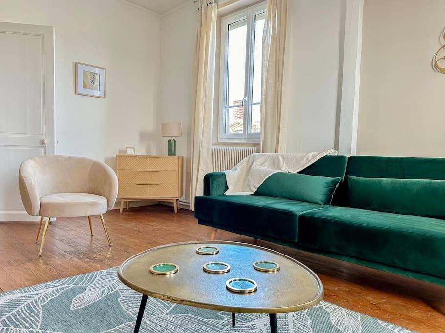 Appartement entier, Three-Bedroom Apartment in Compiègne, Oise