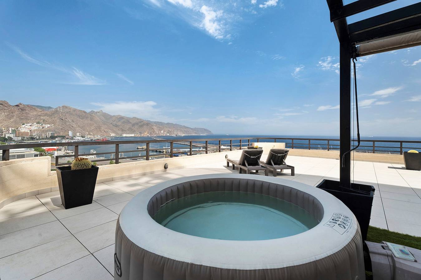 Casa de vacaciones 'Piso De Lujo' con vistas al mar, Wi-Fi y aire acondicionado in Centro-Ifara, Santa Cruz de Tenerife