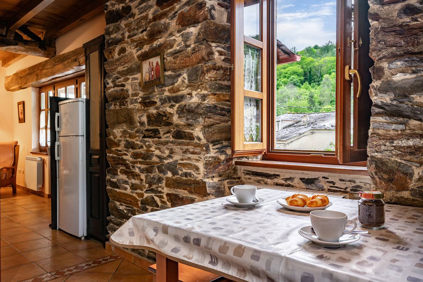 Entire apartment, Apartment 'Mira' with Mountain View, Private Terrace and Wi-Fi in Boal, Costa Verde (Spain)