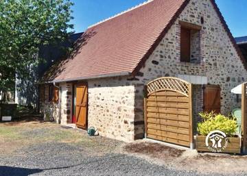 Location de vacances pour 4 personnes, avec jardin dans Sainte-Suzanne-et-Chammes