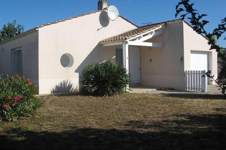 Villa pour 5 personnes, avec jardin ainsi que terrasse et jacuzzi