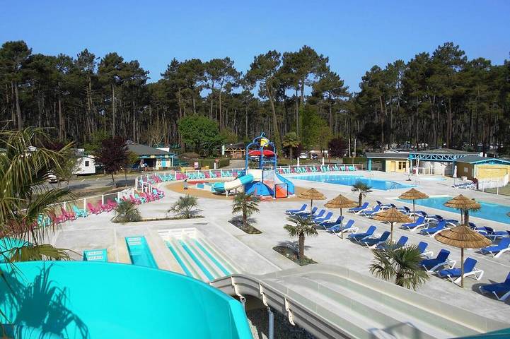 Camping pour 6 personnes à Saint-Julien-en-Born