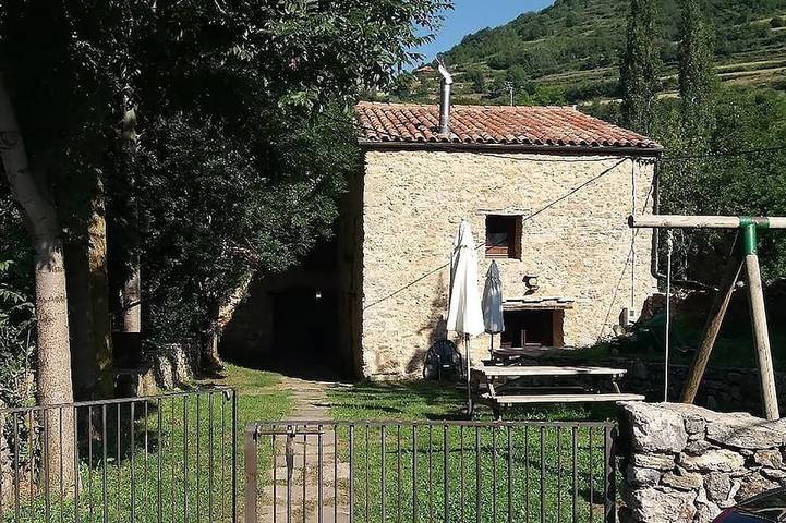 Gîte pour 10 personnes, avec jardin et balcon à Pardines