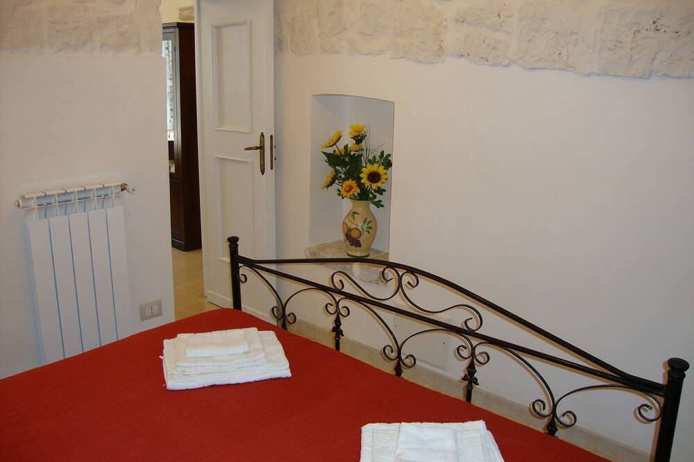 Trulli di Marì: \"Trullo Incanto\" ideal for families. Playground area. 12km from the sea in Locorotondo, Bari Province