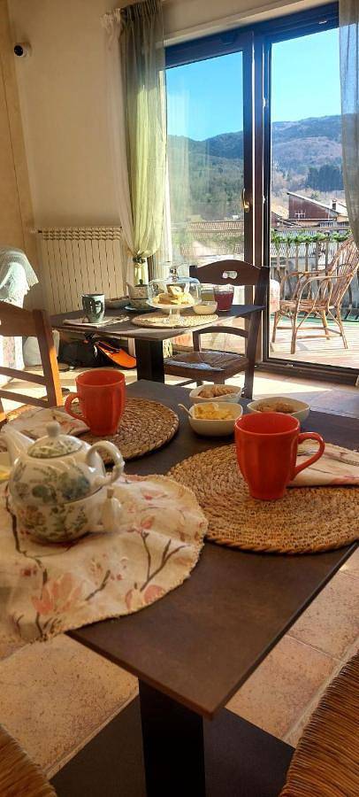 Location de vacances pour 2 personnes, avec terrasse ainsi que vue et jardin à Serra San Bruno - 4