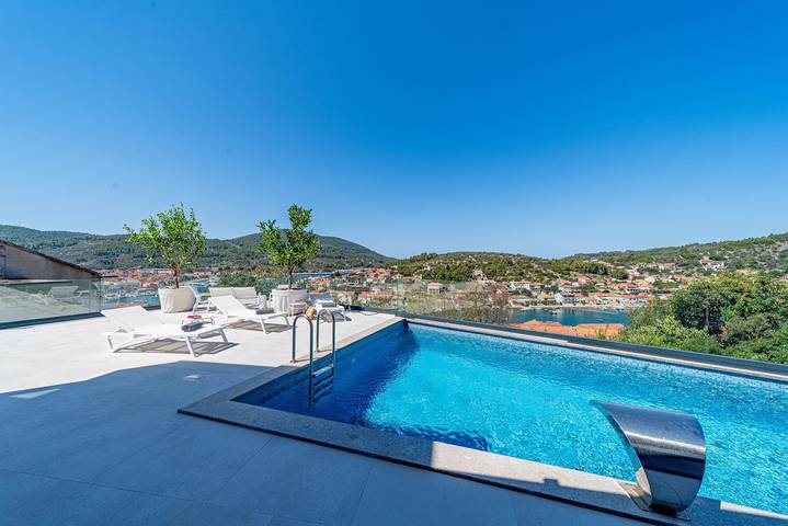 Villa pour 5 personnes, avec piscine ainsi que vue sur l’océan et jardin à Vela Luka - 4