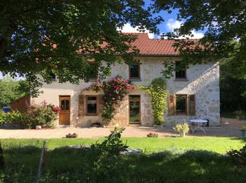 Gîte pour 4 personnes, avec jardin et balcon dans Groslée