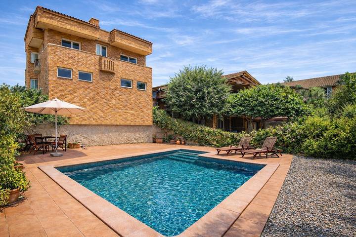 Chalet para 6 personas, con Balcón además de Terraza y Jardín en Bajo Llobregat