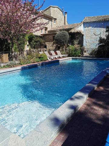 Gîte pour 15 personnes, avec piscine ainsi que jacuzzi et jardin à Saint-Césaire-de-Gauzignan