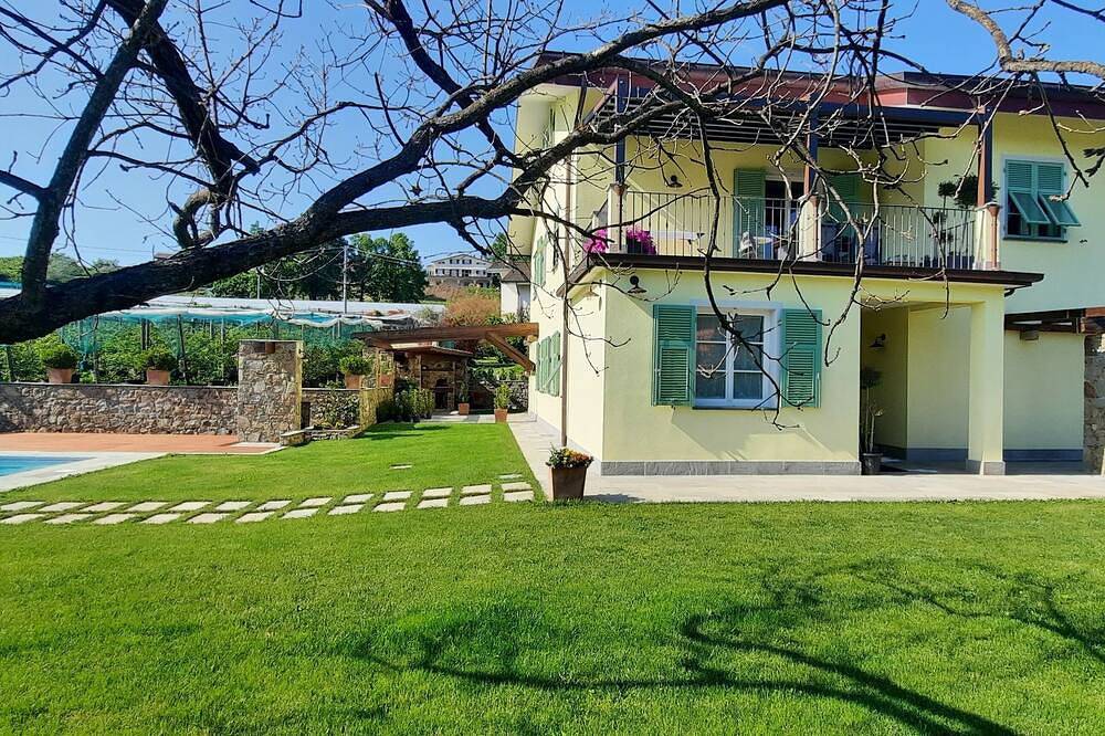 Ganze Wohnung, Fantastic farmhouse with swimming pool just a step away from Cinque Terre. in Sesta Godano, Naturpark Montemarcello-Magra-Vara