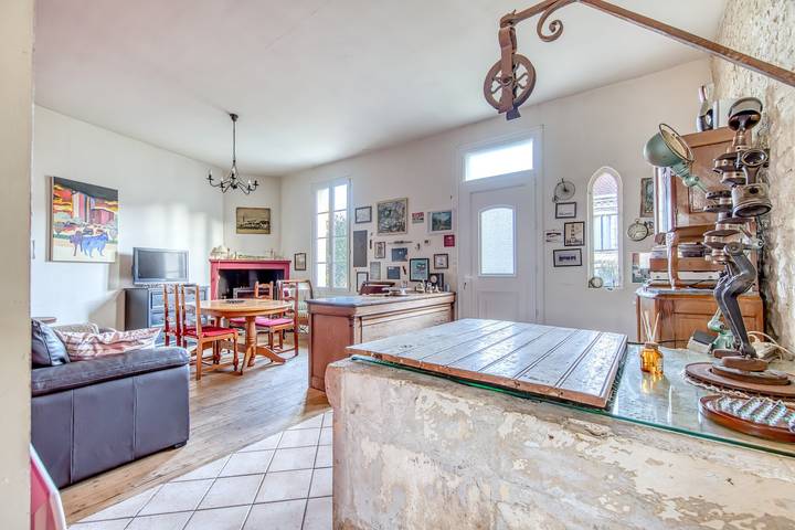 Casa de vacaciones 'Maison De Famille' con terraza privada y jardín privado in Mortagne-sur-Gironde, Saintes region
