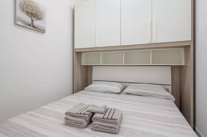 Appartement entier, Fabulous downtown apartment with kitchen, bedroom and bathroom in Terranoa/Olbia, Olbia