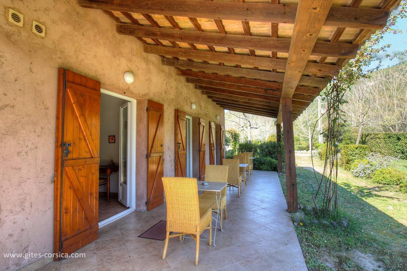 Arbousier in Ucciani, Regionaler Naturpark Korsika