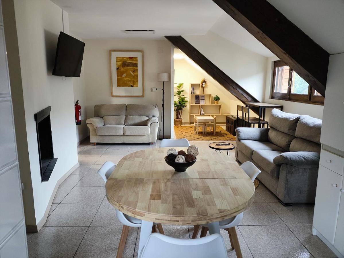 Appartement entier, Apartamento ático Belabarce in Isaba, Pyrénées espagnoles