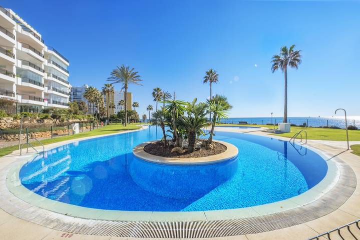 Entire apartment, Apartment 'Mi Capricho' with Sea View, Wi-Fi and Air Conditioning in Urbanizacion Calahonda, Mijas