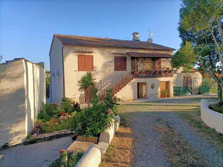 Agriturismo per 3 persone, con giardino e panorama in Roccastrada