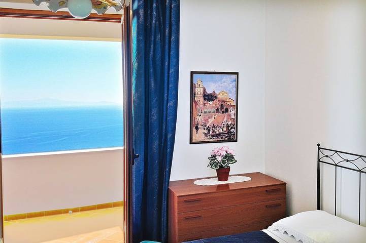 Huis in Villa in Amalfi met prachtig uitzicht op zee, glasvezel wifi in Tovere, Amalfi