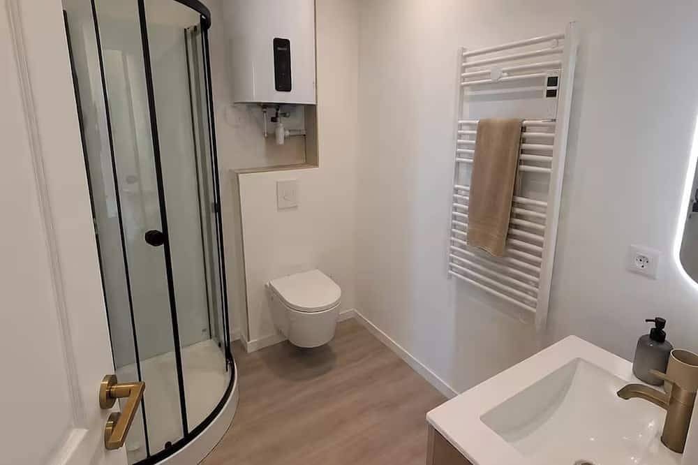 Appartement entier, L'atelier du voyageur - Vidéoprojecteur in Ploumagoar, Région de Guingamp