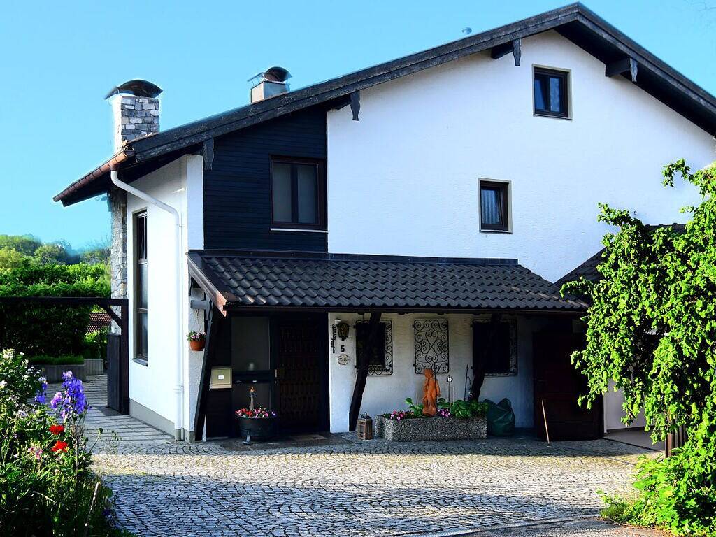 Haus Mali Komfortable Ferienresidenz in Chieming, Chiemsee
