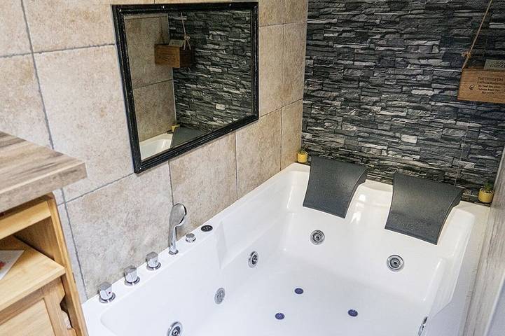 Ganze Wohnung, 💝 The Palace of Dreams 💝 jacuzzi hammam dream garden in Niort, Niort und Umgebung