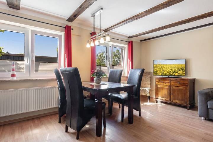 Ferienwohnung für 4 Personen, mit Terrasse und Garten in Wenkendorf