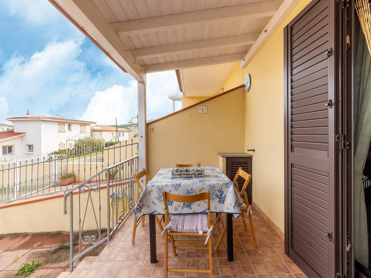 Appartamento intero, Con aria condizionata e patio privato in Lu Bagnu, Castelsardo