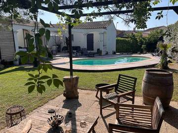 Cottage pour 6 personnes, avec terrasse et piscine ainsi que jardin et sauna à Aniane