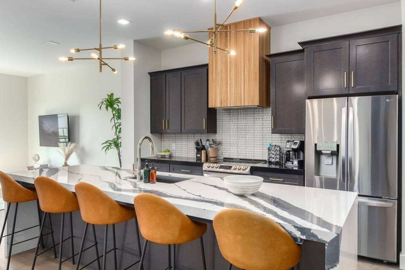 Entire apartment, Lux Penthouse Old Town Walkable Gym Mtn Views in Camelback Mountain, Scottsdale