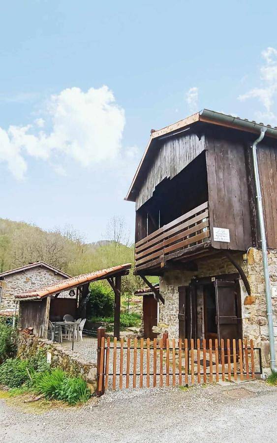 Gîte pour 4 personnes, avec vue et jardin à Fougaron