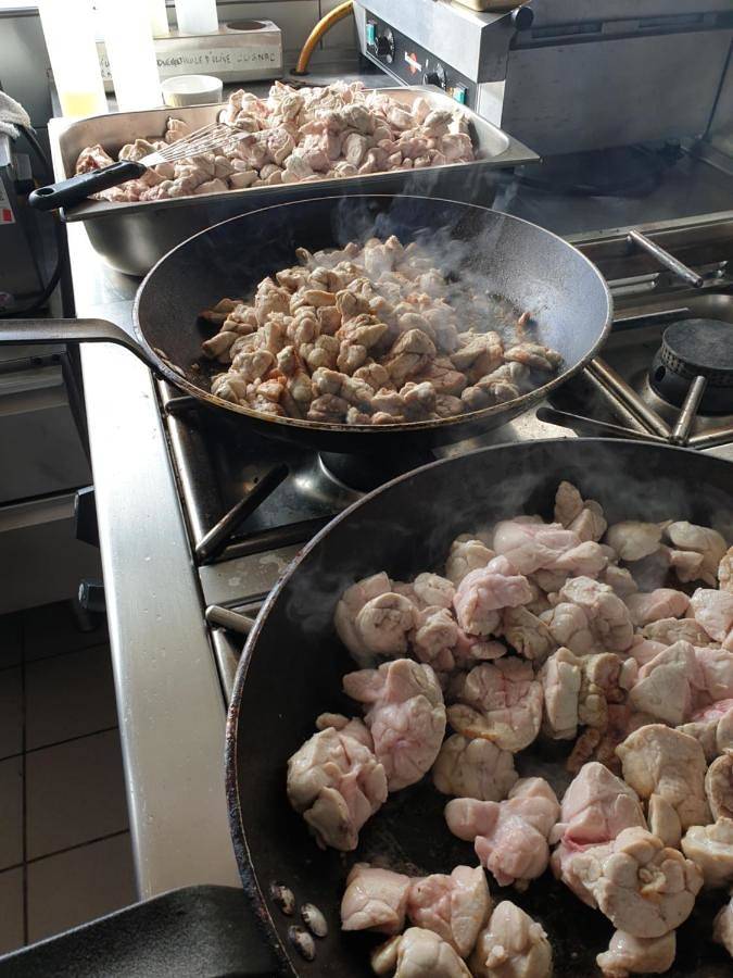 Hôtel pour 4 personnes, avec jacuzzi ainsi que piscine et terrasse, animaux acceptés à Saint-Étienne-de-Maurs - 4