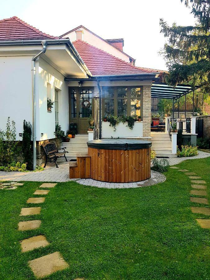 Ferienhaus für 10 Personen, mit Whirlpool und Garten - 1