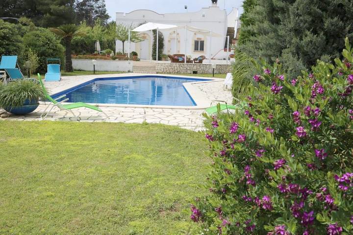 B&b per 2 persone, con Terrazza e Idromassaggio nonché Giardino e Piscina a Campomarino di Maruggio