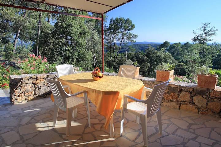 Appartement de vacances pour 4 personnes, avec piscine et terrasse