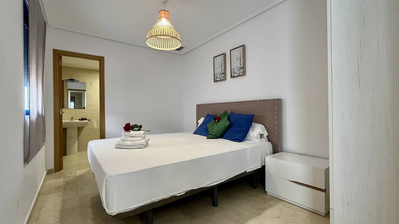 Entire apartment, Blue Suites 10B by Gloove in El Barrio, Alicante