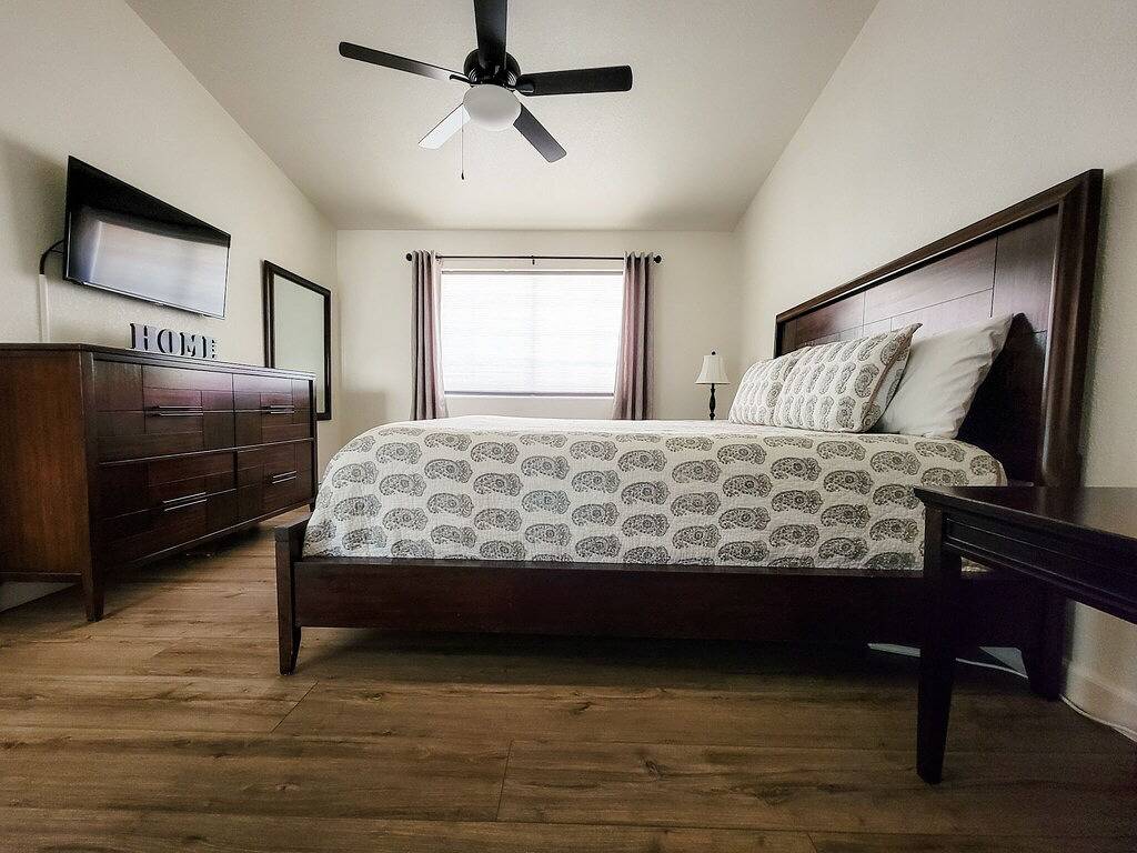 Cute, Clean, Cozy & Bright! Comfortably Sleeps 8 - Ample Boat/Toys Parking. in Lake Havasu City, Mohave County